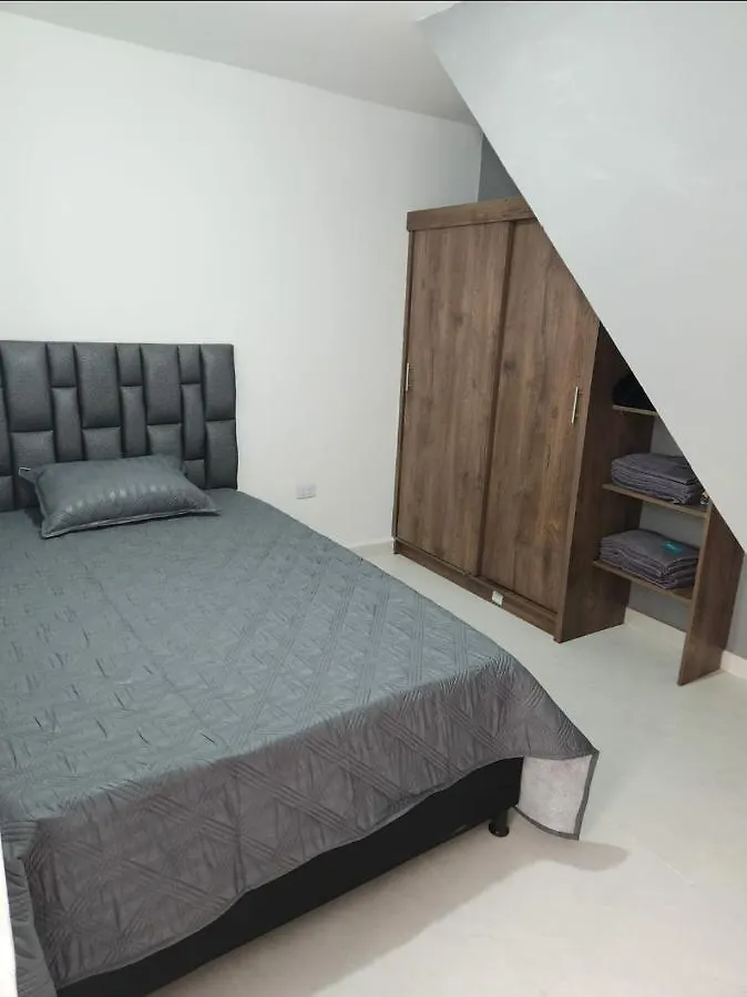 Moderno Y Amplio Apartamento Medellín