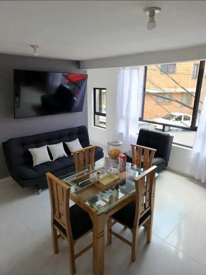 Moderno Y Amplio Apartamento Medellín