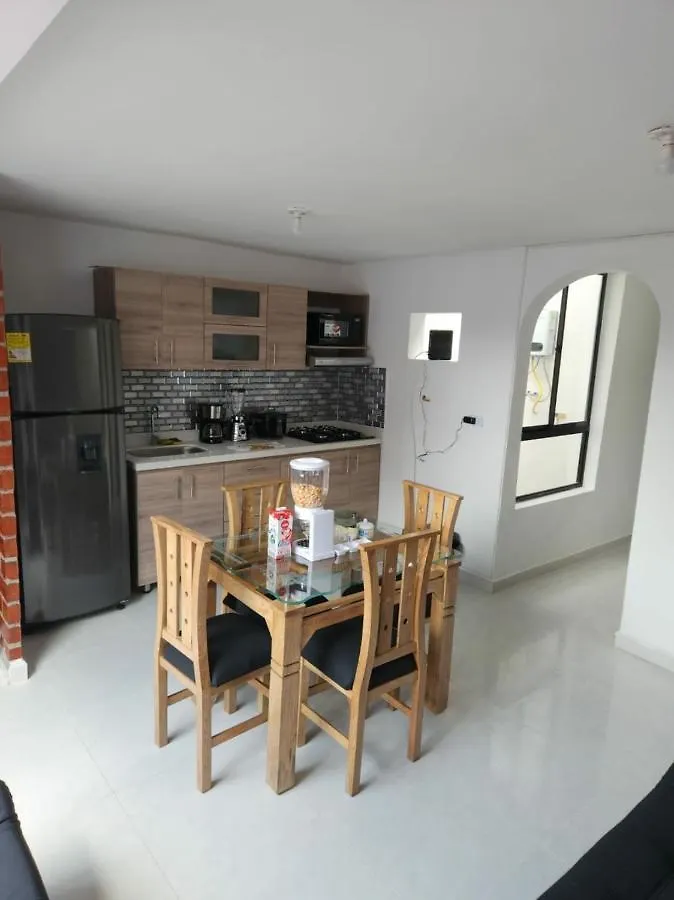 Moderno Y Amplio Apartamento Medellín