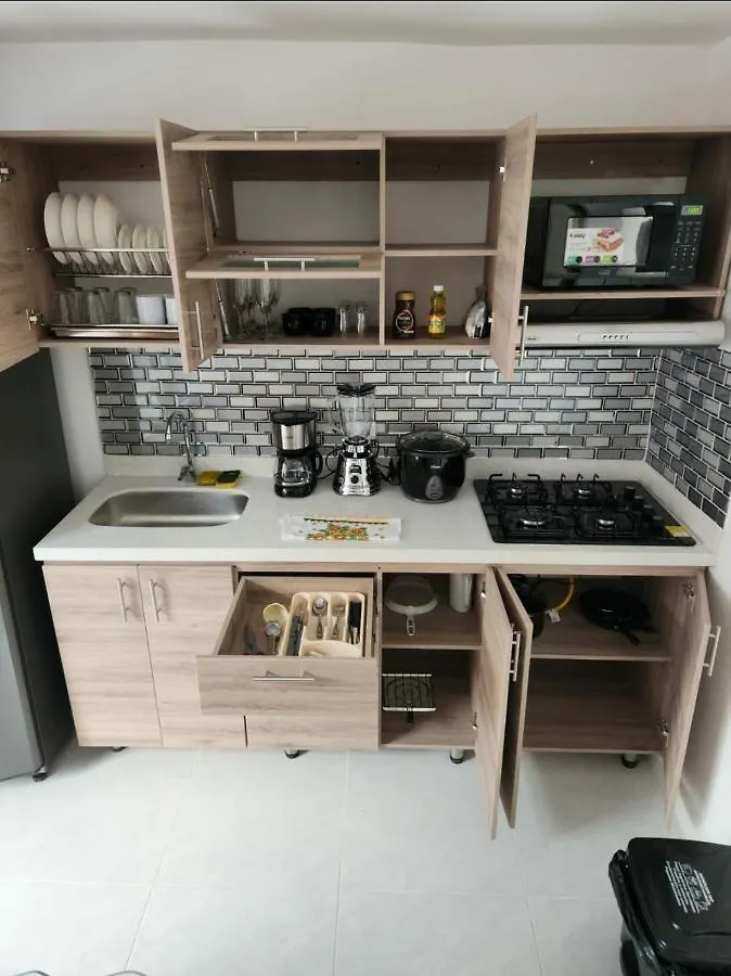 Moderno Y Amplio Apartamento Medellín