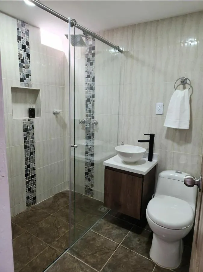 Moderno Y Amplio Apartamento Medellín