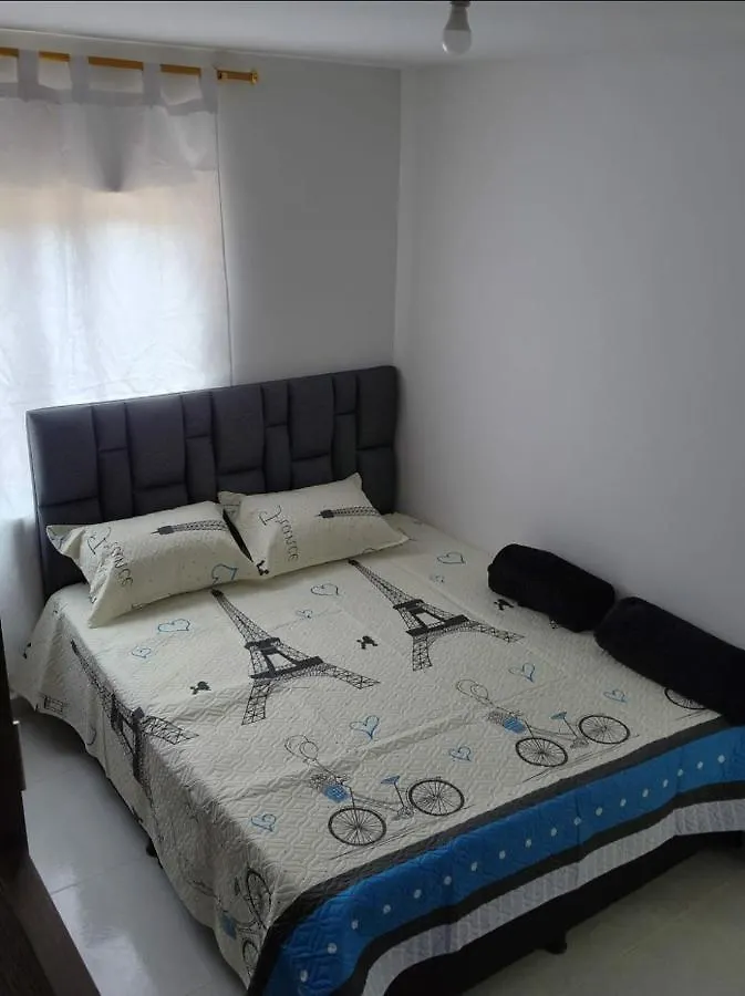 Moderno Y Amplio Apartamento Medellín